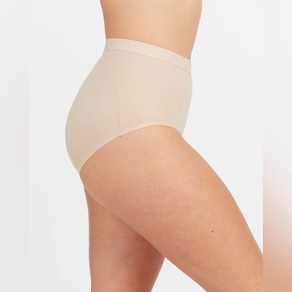SPANX Other - 💜 SPANX Thinstincts® 2.0 Brief - champagne beige